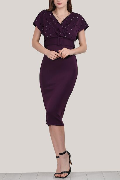 Kadın V Yaka İncili Detaylı Kemerli Midi Boy Elbise 