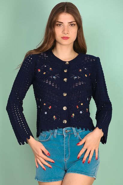 Kadın Nakışlı Düğmeli Kısa Hırka 