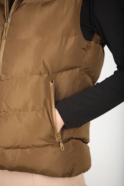 Kadın Kapşonlu Kısa Şişme Yelek  Taba 9