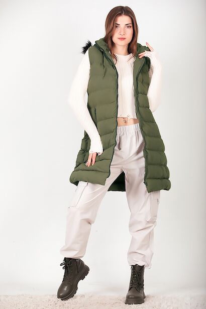 Kadın Kapşonlu Kürklü Uzun Şişme Yelek 