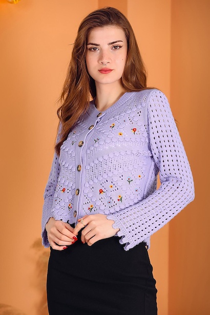 Kadın Nakışlı Düğmeli Kısa Hırka