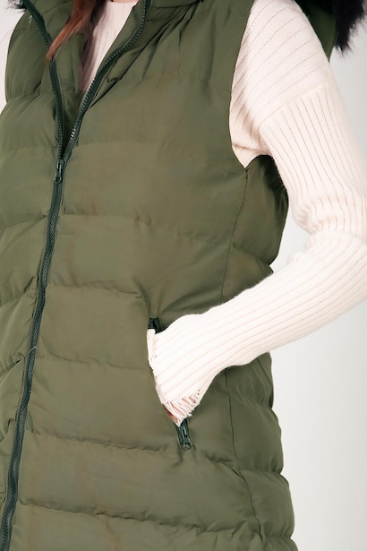 Kadın Kapşonlu Kürklü Uzun Şişme Yelek Haki 9