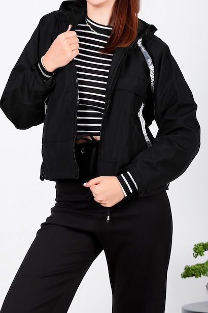 Kadın Kapşonlu Astarlı Yağmurluk Mont