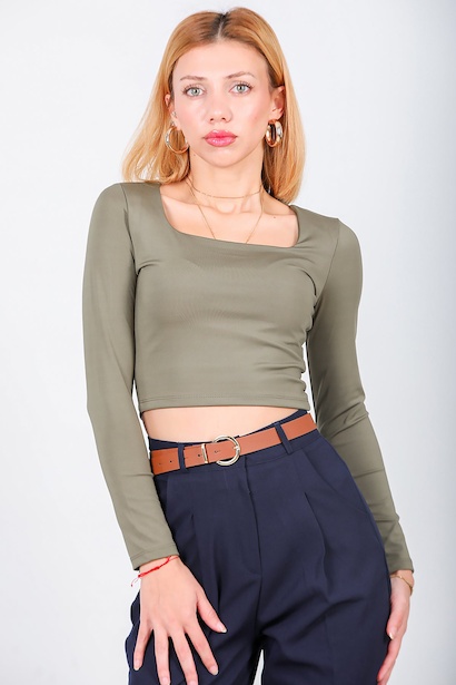 Kadın Kare Yaka Kısa Bluz 