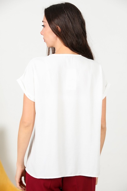 Kadın V Yaka İki Düğmeli Bluz  Ekru 6