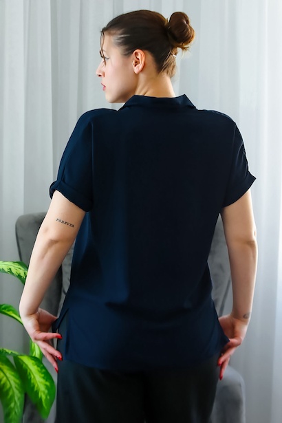 Büyük Beden Gömlek Yaka Tahta Düğmeli Bluz  Lacivert 6