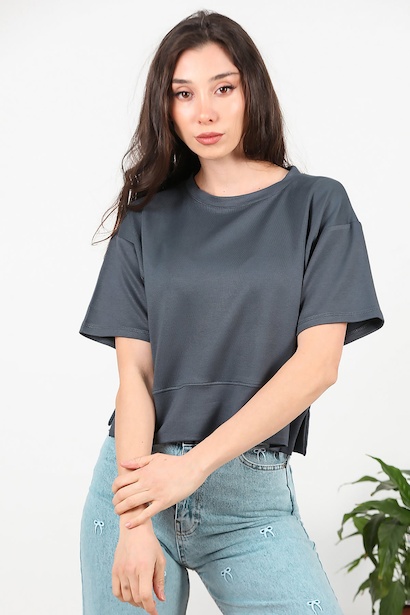 Kadın Bisiklet Yaka Yan Yırtmaçlı T-shırt 