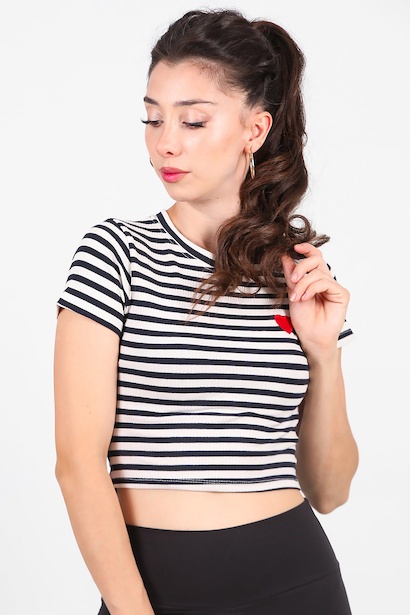 Kadın Çizgili Kalp Nakışlı Crop Tshırt 