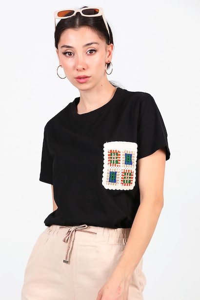 Kadın Cep Nakışlı Tshırt 