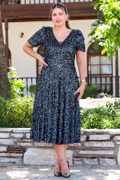 Büyük Beden Kısa Kol Pullu Kısa Abiye 